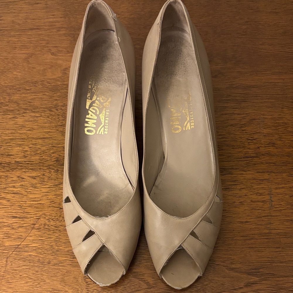 Salvatore Ferragamo Taupe‎ Peep-Toe Heels vintage 10 AA